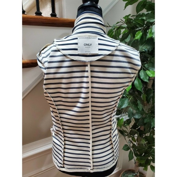 Only Women's Blue & White Two Buttons Long Sleeve Single Breasted Fitted Blazer - Picture 8 of 11